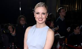 How tall is Joanne Clifton?